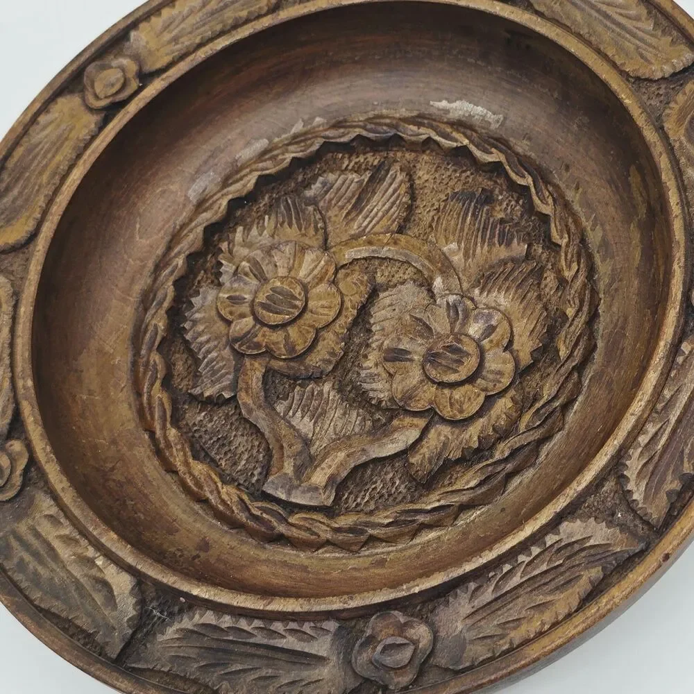 Unbranded vintage carved